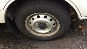 タイヤホイール前