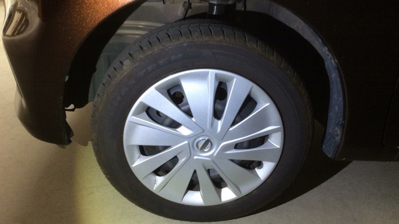 タイヤホイール前