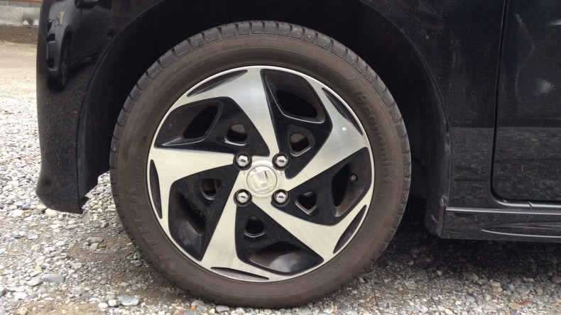 タイヤホイール前