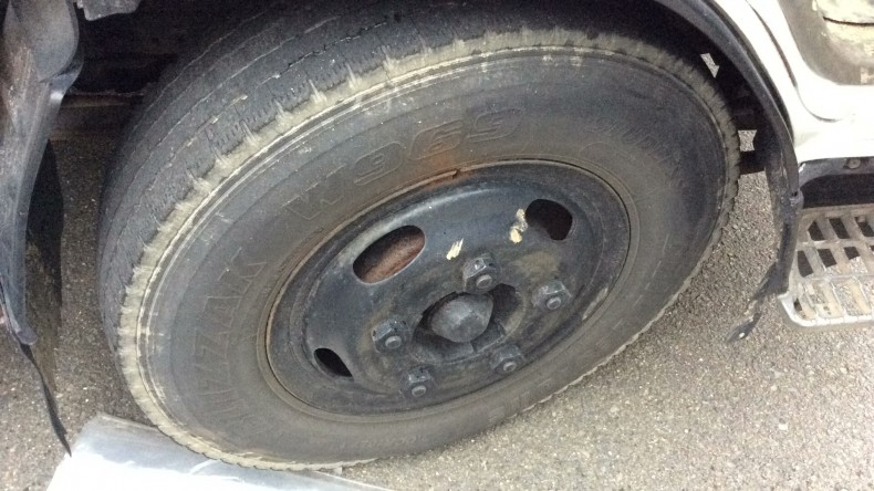 タイヤホイール前