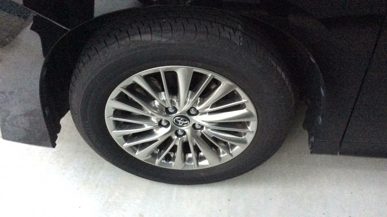 タイヤホイール前