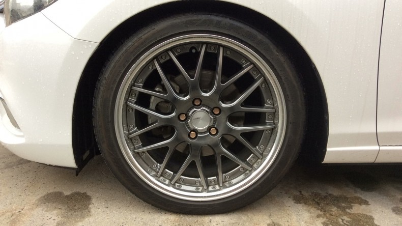 タイヤホイール前