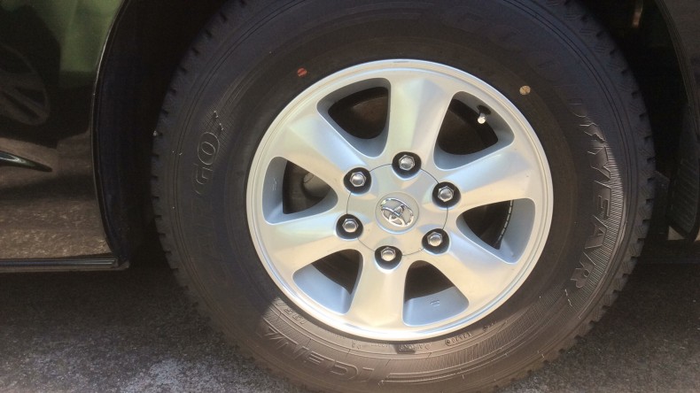 タイヤホイール前