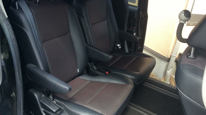 内装後方シート