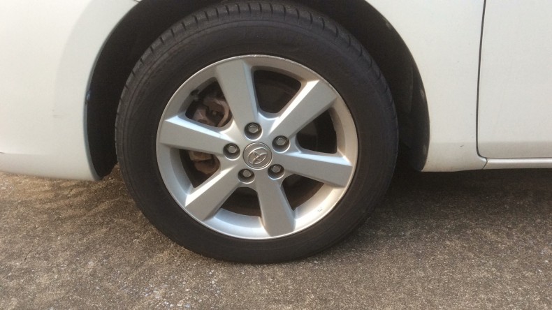 タイヤホイール前