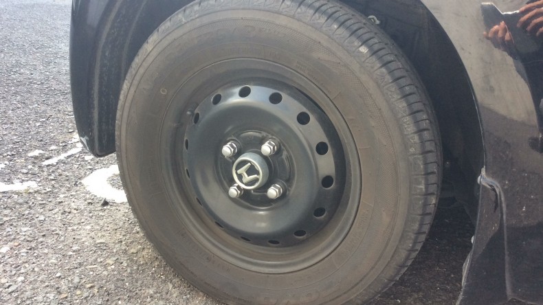 タイヤホイール前