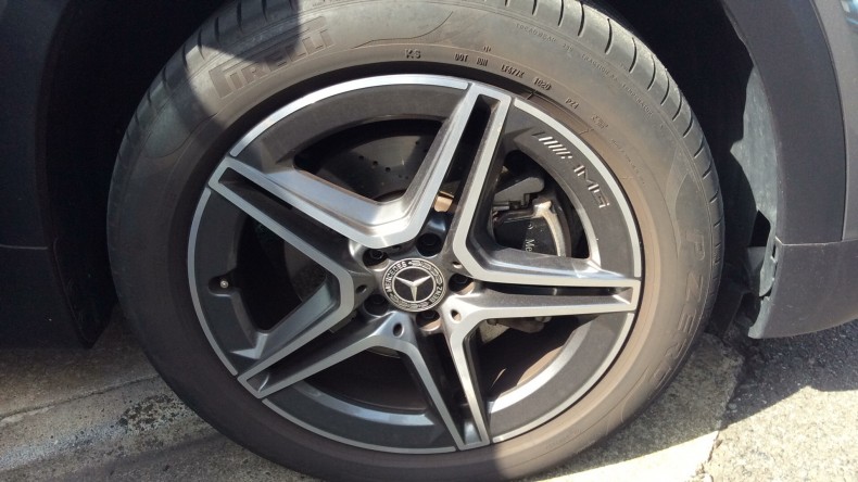 タイヤホイール前