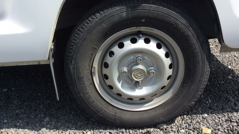 タイヤホイール前