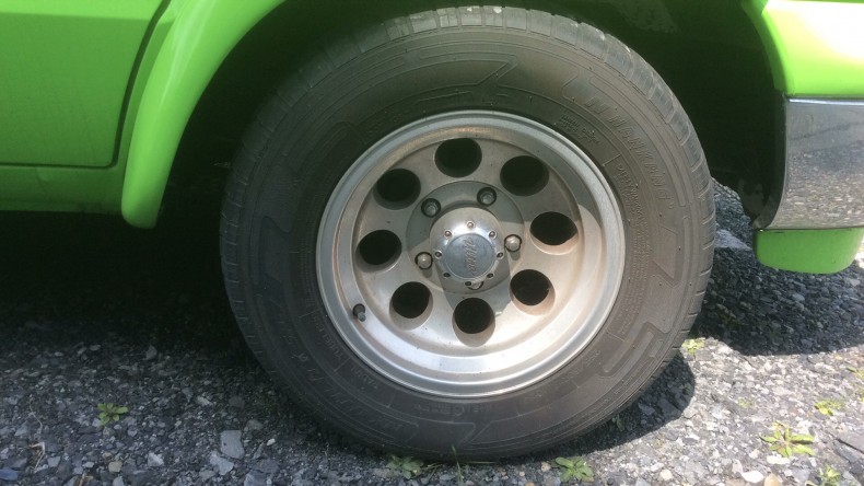 タイヤホイール前