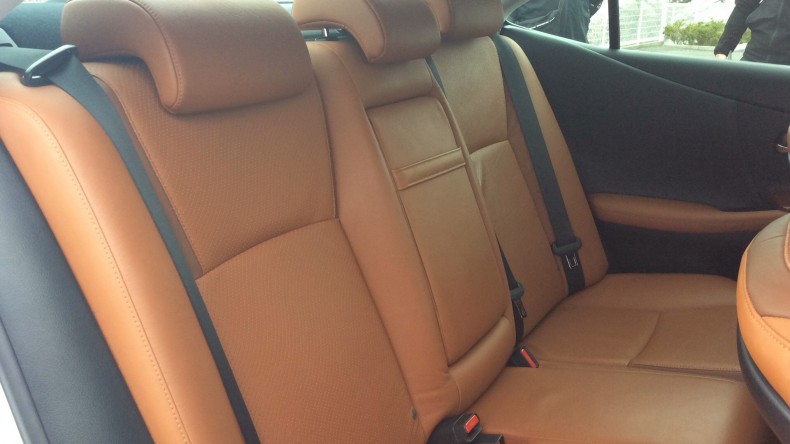 内装後方シート