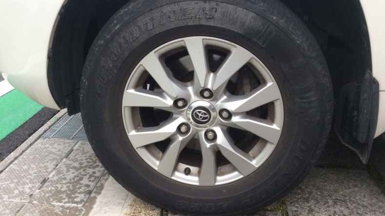 タイヤホイール前