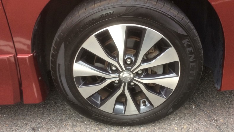 タイヤホイール前