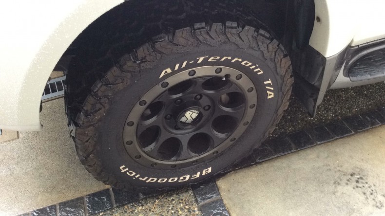 タイヤホイール前