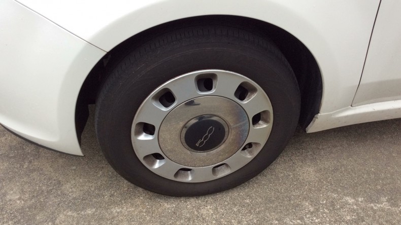 タイヤホイール前