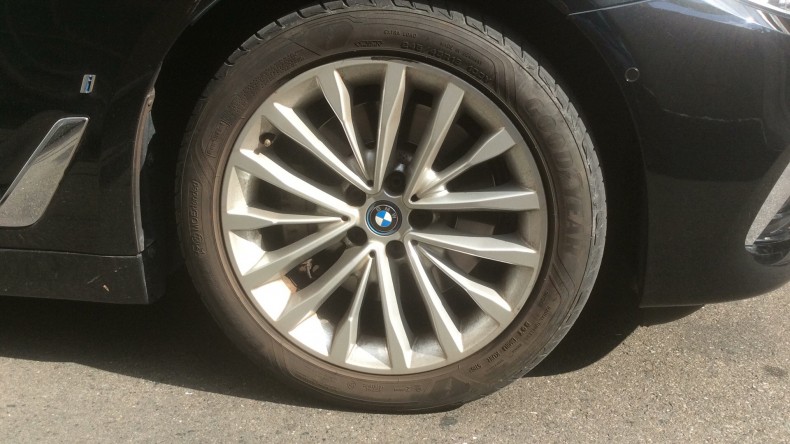 タイヤホイール前