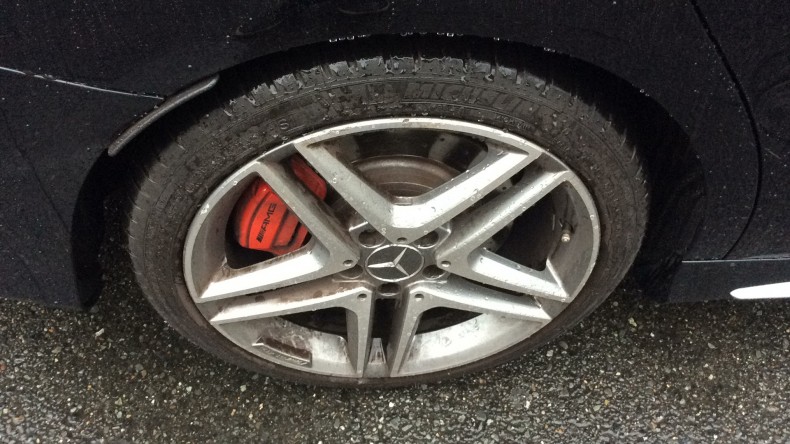 タイヤホイール前