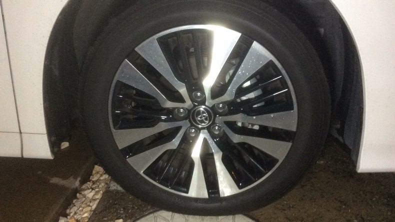 タイヤホイール前