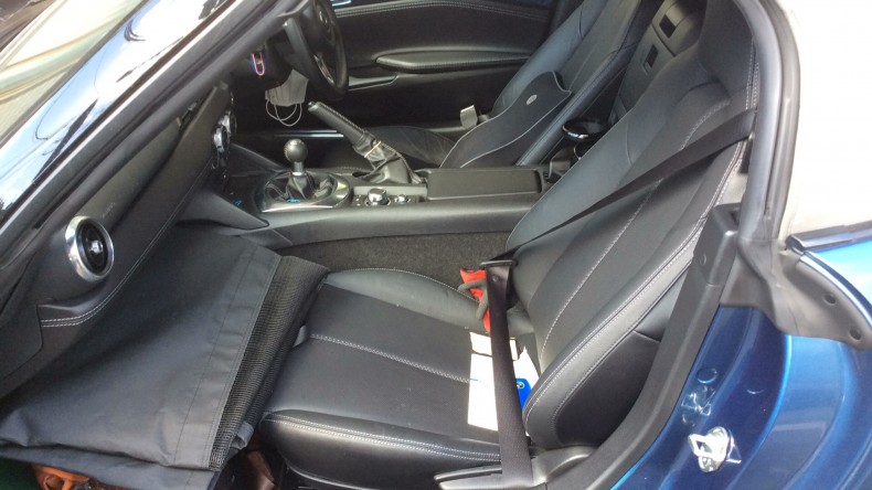 内装後方シート