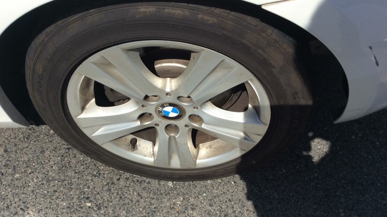 タイヤホイール前