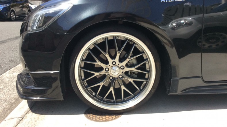 タイヤホイール前