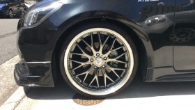 タイヤホイール前