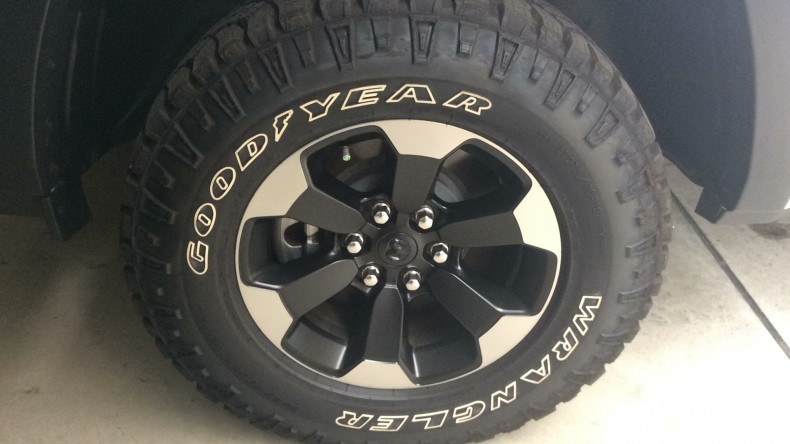 タイヤホイール前