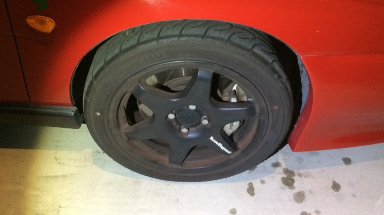 タイヤホイール前