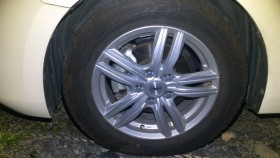 タイヤホイール前