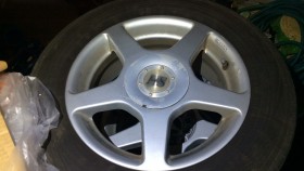 タイヤホイール前