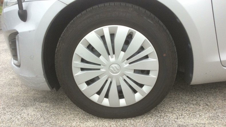 タイヤホイール前