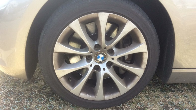 タイヤホイール前