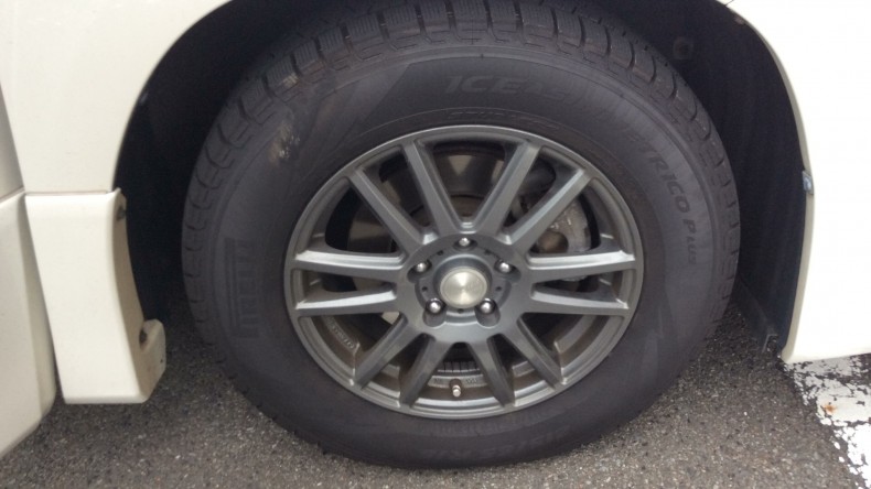 タイヤホイール前