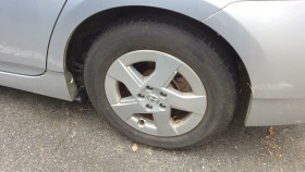 タイヤホイール前