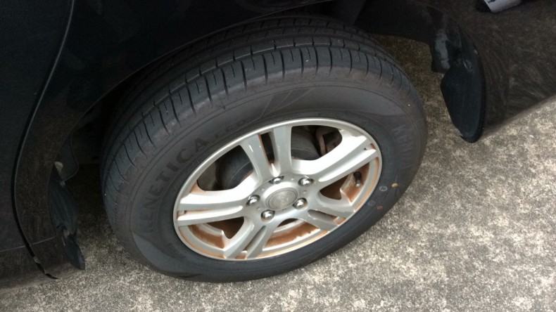 タイヤホイール前