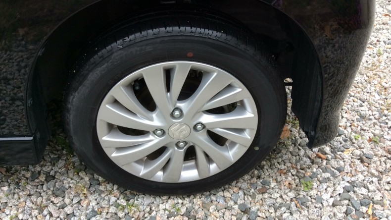 タイヤホイール前