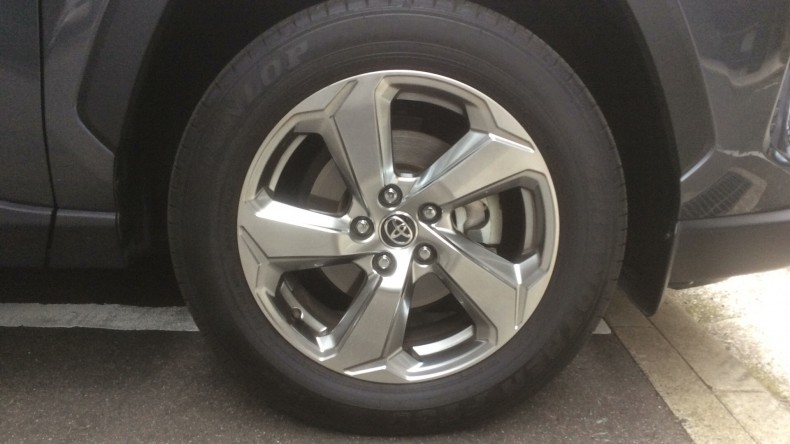 タイヤホイール前