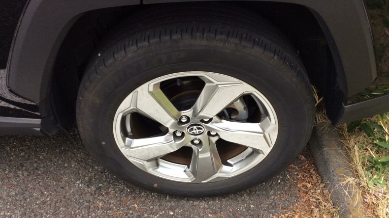 タイヤホイール前