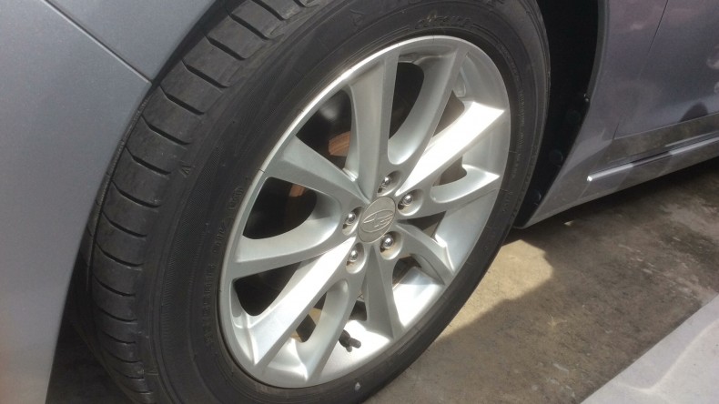 タイヤホイール前