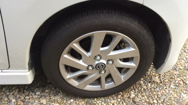 タイヤホイール前