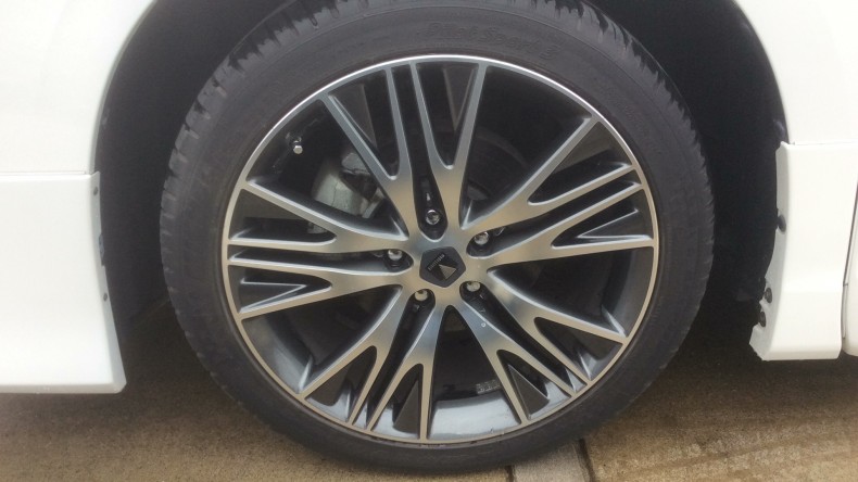 タイヤホイール前