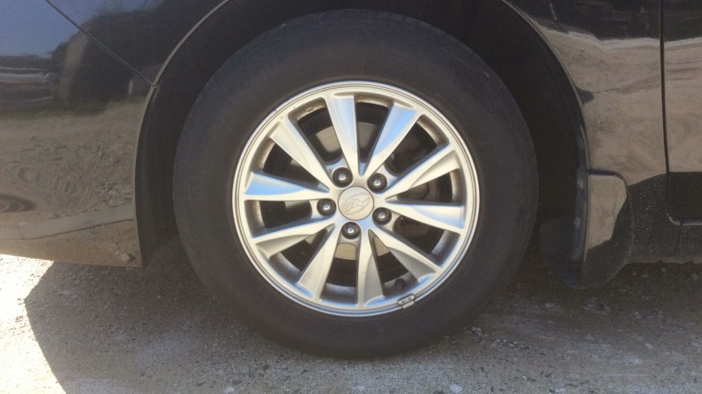 タイヤホイール前