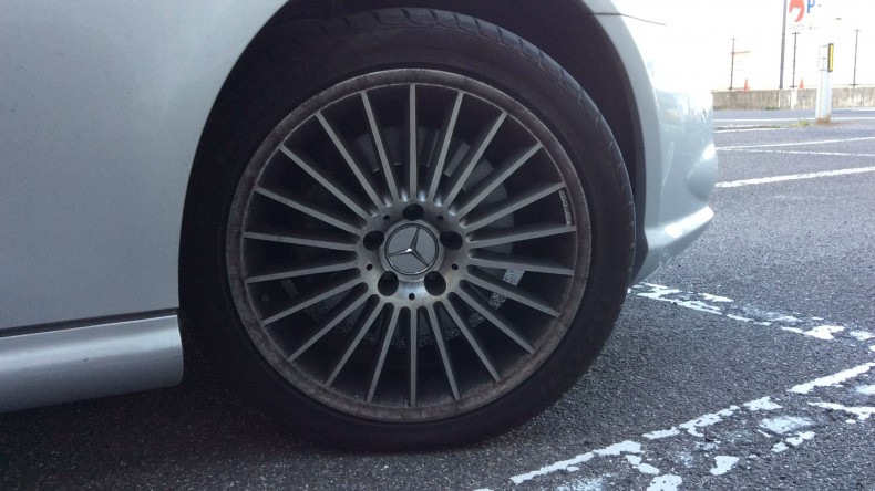 タイヤホイール前