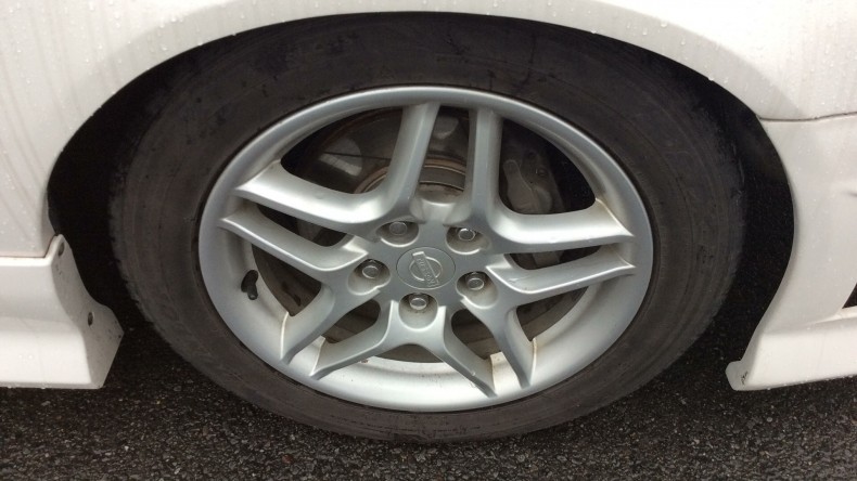 タイヤホイール前