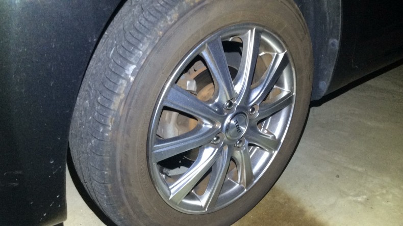 タイヤホイール前