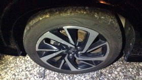 タイヤホイール前