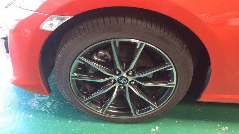 タイヤホイール前