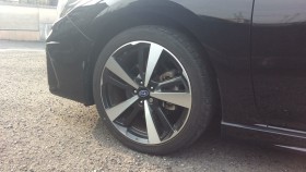 タイヤホイール前