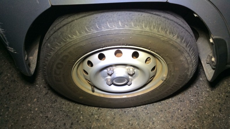 タイヤホイール前