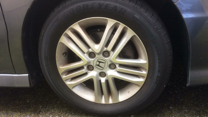 タイヤホイール前