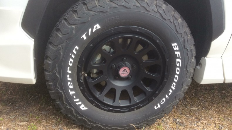 タイヤホイール前